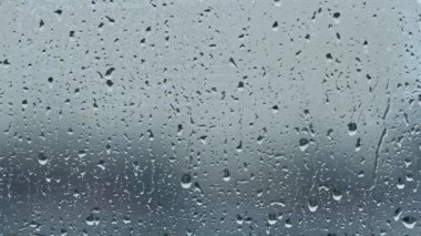 Yağmur Damlaları Pencere Camı 'na akıyor