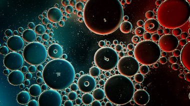 Soyut Renkli Gıda Yağı Damlaları Su yüzeyine akan kabarcıklar ve küreler, makro Fotoğrafçılık