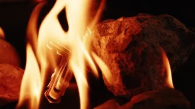 Hıristiyan İsa Din Sembolü Ateşte Haç