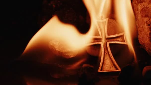 Kristen Yesus Agama Simbol Salib Pada Api — Stok Video