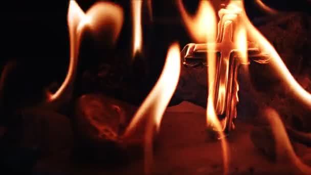 基督教耶稣宗教象征十字架失火 — 图库视频影像