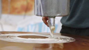 Ekranda Türk Geleneksel Tatlı Kadayif Kunefe Pasta Makinesi Yapımı