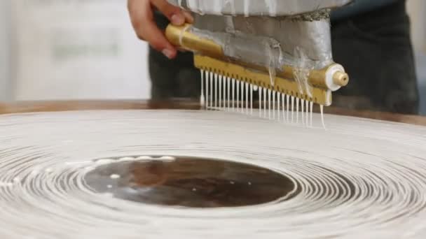 Ekranda Türk Geleneksel Tatlı Kadayif Kunefe Pasta Makinesi Yapımı — Stok video
