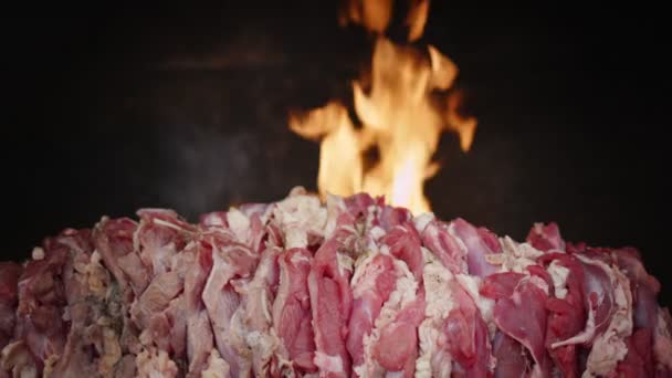 Comida Tradicional Turca Doner Cag Kebab Llamas — Vídeo de stock