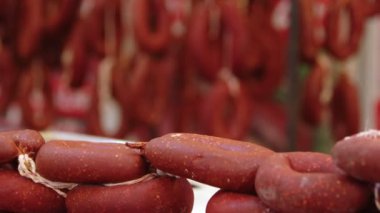  Türk Geleneksel Baharatlı Sosis Yemekleri 
