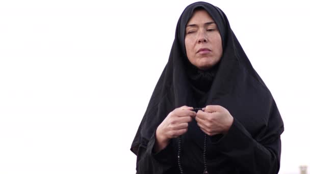 Cieco Musulmana Giovane Donna Abito Preghiera Nera Pregando Allah — Video Stock