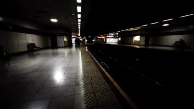 Metro istasyonunda bir an.