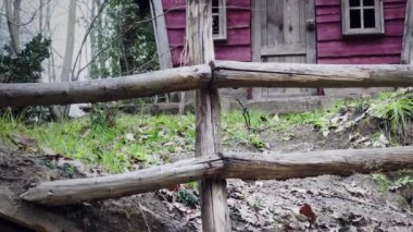 Ormandaki Eski Ahşap Köy Evi