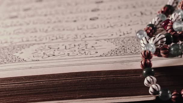 Vallás Iszlám Korán Könyve Rózsafüzér — Stock videók