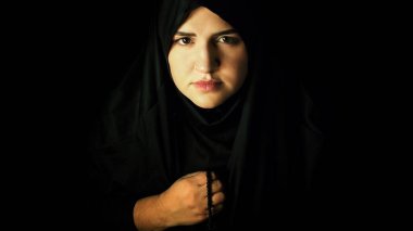 Dini bütün genç müslüman kadın.