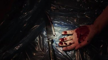 Kanlı Suç Mahalli Ceset Eli Naylon ve Bıçakta