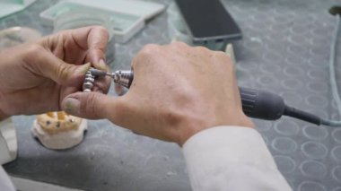 Diş Laboratuvarında Zirkonyum porseleni ve implant çalışmaları