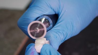 Diş Laboratuvarında Zirkonyum porseleni ve implant çalışmaları