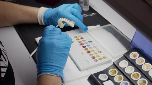 Porselen Zirkonium Dan Studi Implan Laboratorium Gigi — Stok Video