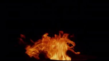 Soyut Ateş Alevleri ve Duman Deli Gibi Yanar