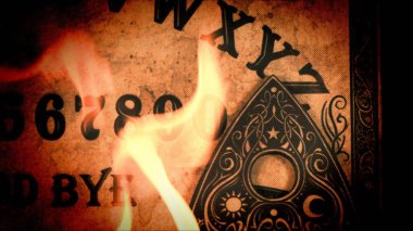 Cadılık Ruhsal Oyun Ouija tahtası ve Cehennem Ateşi 