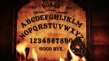 Cadılık Ruhsal Oyun Ouija tahtası ve Cehennem Ateşi 