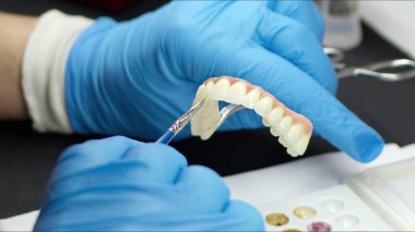 Diş Laboratuvarında Zirkonyum porseleni ve implant çalışmaları 