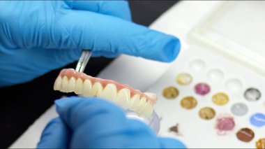 Diş Laboratuvarında Zirkonyum porseleni ve implant çalışmaları 