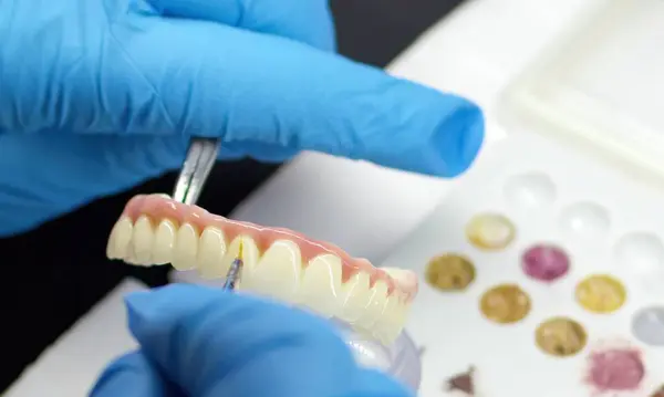 Diş Laboratuvarında Zirkonyum porseleni ve implant çalışmaları 