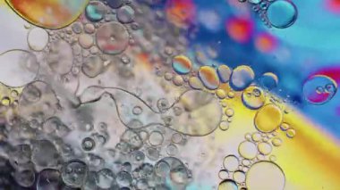 Soyut Renkli ve Parlak Yağlı Çemberler Arkaplanı