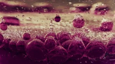 Soyut Büyüleyici Sıvı Yağ Baloncukları Suda Hareket Ediyor 