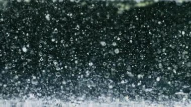 Soyut Büyüleyici Sıvı Yağ Baloncukları Suda Hareket Ediyor 