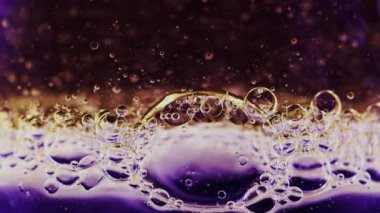 Soyut Büyüleyici Sıvı Yağ Baloncukları Suda Hareket Ediyor 
