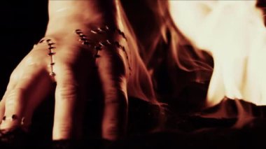 Cadılar Bayramı Kavramı Kesme ve Ateş