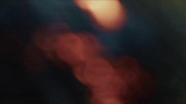 Bulanık odun, yanan cehennem ateşi.