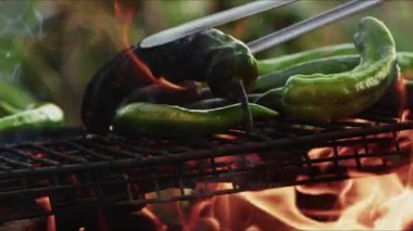 Sebze Yeşil Biber Barbekü Ateşinde