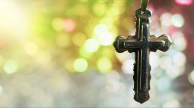 Dua ve Renkli Bokeh Fotoğrafları için Kutsal Hristiyan Dini Sembol Haçı