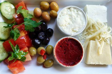 Sofrada Türk Geleneksel Kahvaltı Yemeği