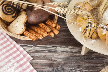 Noel veya Paskalya Paskalya Kutlaması Lezzetli Çıtır ve Şekerli Kurabiyeler 