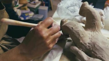 Stüdyo Atölyesinde Seramik Sanat Çalışması
