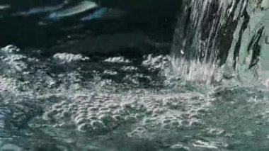 Parktaki Sıvı Su Çeşmesi Havuzu 