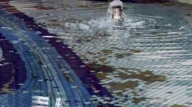 Parktaki Sıvı Su Çeşmesi Havuzu 