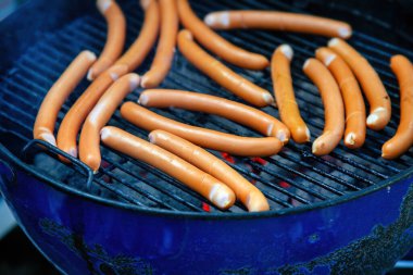 Lezzetli Sıcak Barbekü Sosisleri Et
