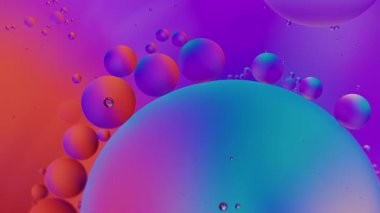 Soyut Renkli Organik Gıda Yağı Su yüzeyine Baloncuk Düşürdü