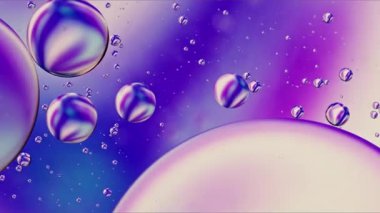 Soyut Renkli Organik Gıda Yağı Su yüzeyine Baloncuk Düşürdü