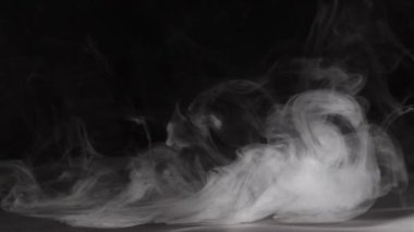 Soyut Siyah ve Beyaz Duman Yayma Efekti 