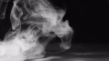 Soyut Siyah ve Beyaz Duman Yayma Efekti 