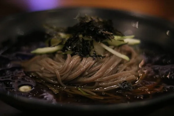 South Korean Culinary Dish Buckwheat Noodles Served Vegetables Dark Pan — Stock Photo, Image