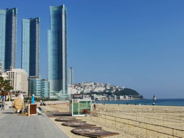 2 Kasım 2022 - Haeundae, Güney Kore: Sahilde sokak çalgıcılığı yapan yerler. Yüksek kalite fotoğraf