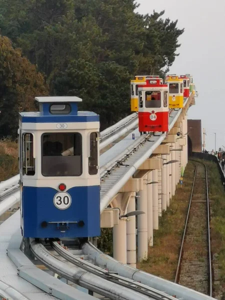 2 Kasım 2022 - Busan, Güney Kore: Haeundae Sahil treni renkli kapsülleri gösteriyor. Yüksek kalite fotoğraf