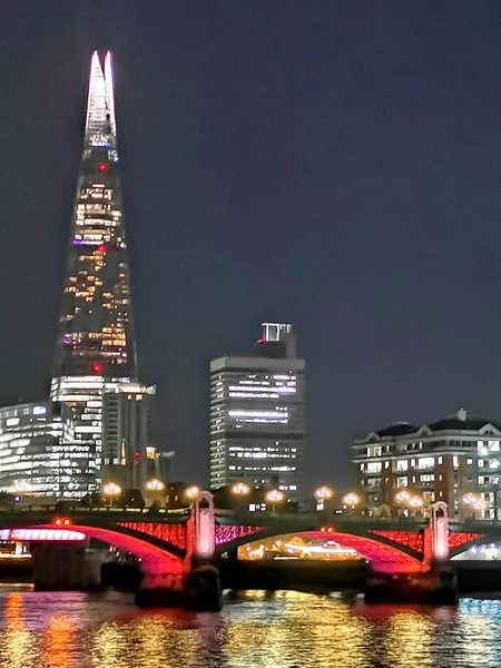Lutego 2023 Londyn Anglia Pionowy Widok Southwark Bridge Przez Tamizę — Zdjęcie stockowe
