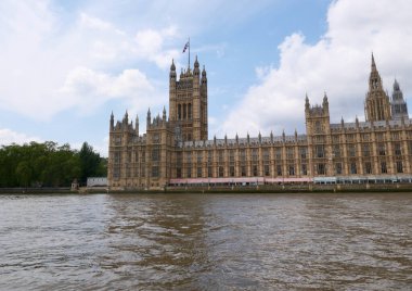 3 Haziran 2023 - Londra İngiltere: Thames Nehri 'nden Parlamento Evleri izlendi. Yüksek kalite fotoğraf