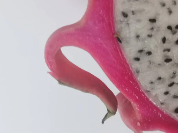 Nærbillede Lyserød Dragefrugt Eller Pitaya Med Hvidt Kød Sorte Frø - Stock-foto