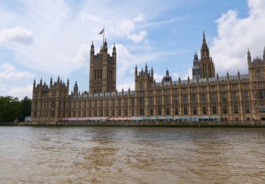 3 Haziran 2023 - Londra İngiltere: Thames Nehri 'nden Parlamento Evleri izlendi. Yüksek kalite fotoğraf