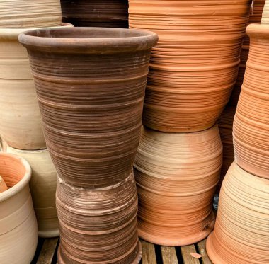 Türlü türlü çömlek yığınları. Yüksek kalite fotoğraf